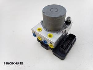 Gebruikte ABS Pomp Tesla Model Y (5YJY) RWD Prijs € 150,00 Margeregeling aangeboden door Autobedrijf Broekhuis B.V.