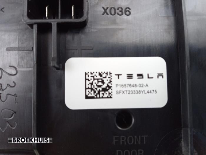 Computer Body Control van een Tesla Model Y (5YJY) RWD 2024