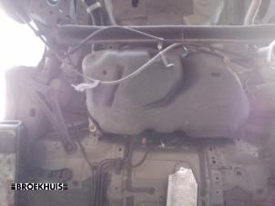 Gebruikte Tank Toyota Yaris III (P13) 1.33 16V Dual VVT-I Prijs € 80,00 Margeregeling aangeboden door Autobedrijf Broekhuis B.V.