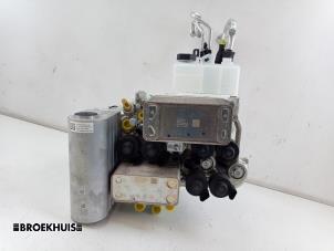 Gebruikte Chaufagebak Tesla Model Y (5YJY) RWD Prijs € 450,00 Margeregeling aangeboden door Autobedrijf Broekhuis B.V.