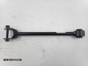 Gebruikte Reactiestang links-achter Tesla Model Y (5YJY) RWD Prijs € 35,00 Margeregeling aangeboden door Autobedrijf Broekhuis B.V.