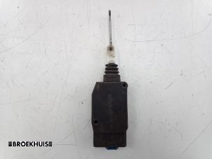 Gebruikte Motor Centrale Deurvergrendeling Landrover Defender I 2.2 TD4 16V Prijs € 40,00 Margeregeling aangeboden door Autobedrijf Broekhuis B.V.