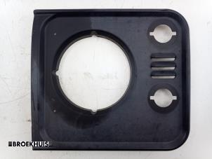 Gebruikte Koplampframe links Landrover Defender I 2.2 TD4 16V Prijs € 25,00 Margeregeling aangeboden door Autobedrijf Broekhuis B.V.