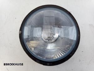 Gebruikte Koplamp rechts Landrover Defender I 2.2 TD4 16V Prijs € 125,00 Margeregeling aangeboden door Autobedrijf Broekhuis B.V.