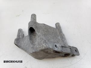 Gebruikte Motorsteun Opel Astra K Sports Tourer 1.0 Turbo 12V Prijs € 20,00 Margeregeling aangeboden door Autobedrijf Broekhuis B.V.