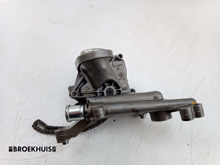 Gebruikte Oliepomp Opel Astra K Sports Tourer 1.0 Turbo 12V Prijs € 75,00 Margeregeling aangeboden door Autobedrijf Broekhuis B.V.