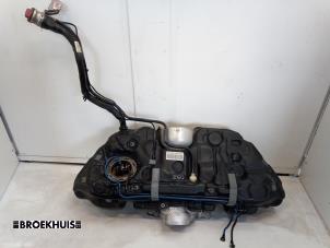 Gebruikte Brandstoftank Mercedes C Estate (S205) C-180 BlueTEC, C-180 d 1.6 16V Prijs € 275,00 Margeregeling aangeboden door Autobedrijf Broekhuis B.V.