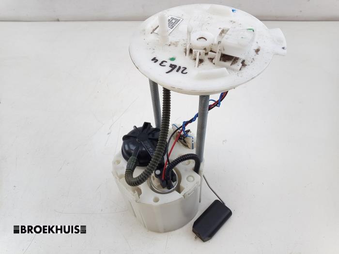 Gebruikte Tank element Pomp Opel Astra K Sports Tourer 1.0 Turbo 12V Prijs € 50,00 Margeregeling aangeboden door Autobedrijf Broekhuis B.V.