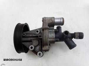 Gebruikte Waterpomp Landrover Defender I 2.2 TD4 16V Prijs € 50,00 Margeregeling aangeboden door Autobedrijf Broekhuis B.V.