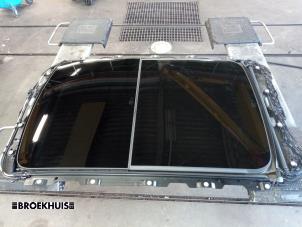 Gebruikte Schuifdak Volvo V60 II (ZW) 2.0 T8 16V Plug-in Hybrid AWD Prijs € 1.250,00 Margeregeling aangeboden door Autobedrijf Broekhuis B.V.