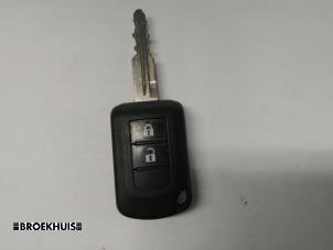 Gebruikte Sleutel Mitsubishi Space Star (A0) 1.0 12V Prijs € 25,00 Margeregeling aangeboden door Autobedrijf Broekhuis B.V.