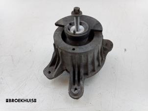 Gebruikte Motorrubber Mercedes C Estate (S205) C-180 BlueTEC, C-180 d 1.6 16V Prijs € 35,00 Margeregeling aangeboden door Autobedrijf Broekhuis B.V.