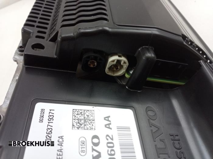 Kilometerteller KM van een Volvo V60 II (ZW) 2.0 T8 16V Plug-in Hybrid AWD 2021