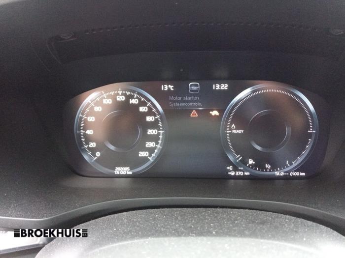 Kilometerteller KM van een Volvo V60 II (ZW) 2.0 T8 16V Plug-in Hybrid AWD 2021