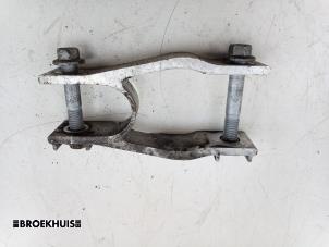 Gebruikte Versnellingsbak Steun Volvo V60 II (ZW) 2.0 T8 16V Plug-in Hybrid AWD Prijs € 25,00 Margeregeling aangeboden door Autobedrijf Broekhuis B.V.