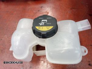 Gebruikte Koelwater Reservoir Volvo V60 II (ZW) 2.0 T8 16V Plug-in Hybrid AWD Prijs € 25,00 Margeregeling aangeboden door Autobedrijf Broekhuis B.V.