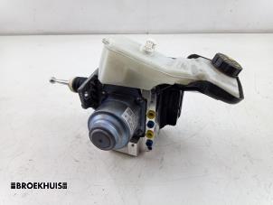 Gebruikte ABS Pomp Volvo V60 II (ZW) 2.0 T8 16V Plug-in Hybrid AWD Prijs € 400,00 Margeregeling aangeboden door Autobedrijf Broekhuis B.V.