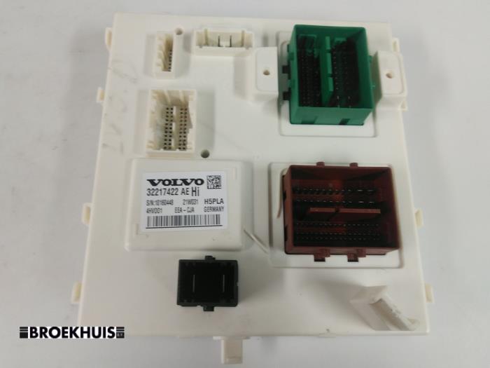 Gebruikte Central electronic module Volvo V60 II (ZW) 2.0 T8 16V Plug-in Hybrid AWD Prijs € 150,00 Margeregeling aangeboden door Autobedrijf Broekhuis B.V.
