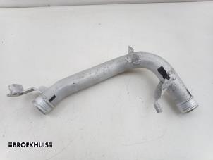 Gebruikte Intercooler Buis Volvo V60 II (ZW) 2.0 T8 16V Plug-in Hybrid AWD Prijs € 45,00 Margeregeling aangeboden door Autobedrijf Broekhuis B.V.