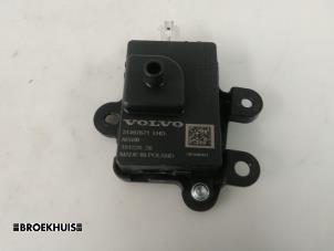 Gebruikte Module (diversen) Volvo V60 II (ZW) 2.0 T8 16V Plug-in Hybrid AWD Prijs € 35,00 Margeregeling aangeboden door Autobedrijf Broekhuis B.V.