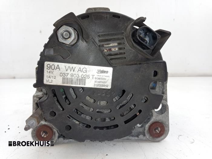 Dynamo van een Seat Ibiza IV (6J5) 1.4 16V 2012