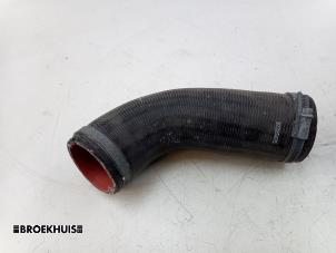 Gebruikte Intercooler Slang Volvo V60 II (ZW) 2.0 T8 16V Plug-in Hybrid AWD Prijs € 35,00 Margeregeling aangeboden door Autobedrijf Broekhuis B.V.