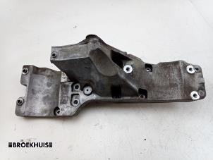 Gebruikte Dynamosteun onder Landrover Defender I 2.2 TD4 16V Prijs € 50,00 Margeregeling aangeboden door Autobedrijf Broekhuis B.V.