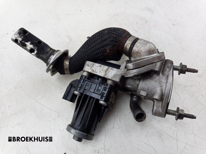 Gebruikte Uitlaat gasklep (EGR) Landrover Defender I 2.2 TD4 16V Prijs € 50,00 Margeregeling aangeboden door Autobedrijf Broekhuis B.V.