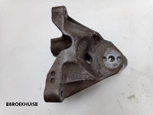 Gebruikte Motorsteun Landrover Defender I 2.2 TD4 16V Prijs € 25,00 Margeregeling aangeboden door Autobedrijf Broekhuis B.V.