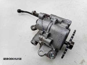 Gebruikte Oliepomp Landrover Defender I 2.2 TD4 16V Prijs € 85,00 Margeregeling aangeboden door Autobedrijf Broekhuis B.V.