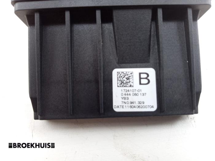 Adblue Computer van een Volkswagen Passat Variant (3G5) 2.0 TDI 16V 150 2016