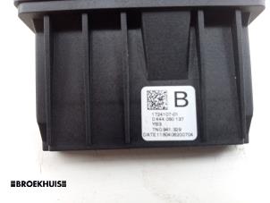 Adblue Computer van een Volkswagen Passat Variant (3G5) 2.0 TDI 16V 150 2016