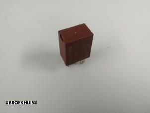 Gebruikte Relais Opel Vivaro Prijs € 5,00 Margeregeling aangeboden door Autobedrijf Broekhuis B.V.