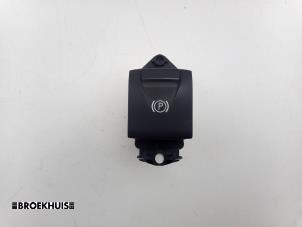 Gebruikte Handrem schakelaar Renault Megane III Grandtour (KZ) 1.5 dCi 110 Prijs € 20,00 Margeregeling aangeboden door Autobedrijf Broekhuis B.V.