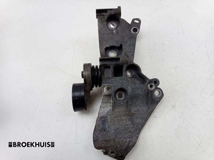 Gebruikte Dynamosteun onder Mercedes Citan (415.6) 1.5 108 CDI Prijs € 24,20 Inclusief btw aangeboden door Autobedrijf Broekhuis B.V.