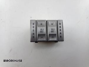 Gebruikte Stoelverwarmings Schakelaar Ford S-Max (GBW) 2.5 Turbo 20V Prijs € 50,00 Margeregeling aangeboden door Autobedrijf Broekhuis B.V.