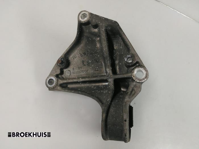 Motorsteun van een Peugeot 307 Break (3E) 2.0 HDi 90 2004