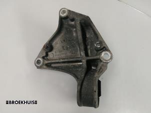 Motorsteun van een Peugeot 307 Break (3E) 2.0 HDi 90 2004