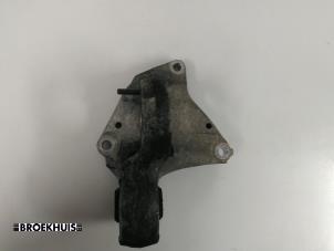 Motorsteun van een Peugeot 307 Break (3E) 2.0 HDi 90 2004