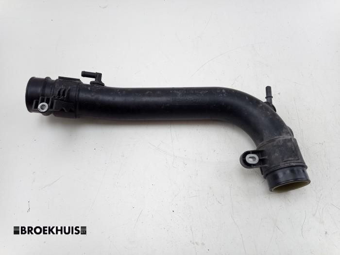 Gebruikte Intercooler Buis Ford Focus 3 Wagon 1.0 Ti-VCT EcoBoost 12V 125 Prijs € 20,00 Margeregeling aangeboden door Autobedrijf Broekhuis B.V.