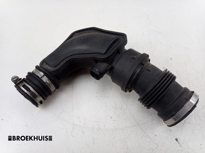 Gebruikte Intercooler Buis Ford Focus 3 Wagon 1.0 Ti-VCT EcoBoost 12V 125 Prijs € 20,00 Margeregeling aangeboden door Autobedrijf Broekhuis B.V.