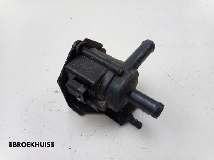 Gebruikte Waterpomp Ford Focus 3 Wagon 1.0 Ti-VCT EcoBoost 12V 125 Prijs € 25,00 Margeregeling aangeboden door Autobedrijf Broekhuis B.V.