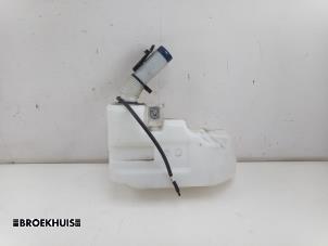 Gebruikte Ruitensproeiertank voor Fiat Ducato (250) 2.2 D 160 Multijet 3 Prijs € 54,45 Inclusief btw aangeboden door Autobedrijf Broekhuis B.V.