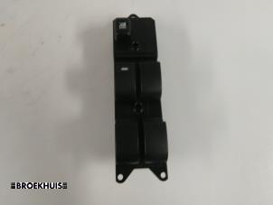 Gebruikte Elektrisch Raam Schakelaar Mitsubishi Colt (Z2/Z3) 1.3 16V Prijs € 20,00 Margeregeling aangeboden door Autobedrijf Broekhuis B.V.