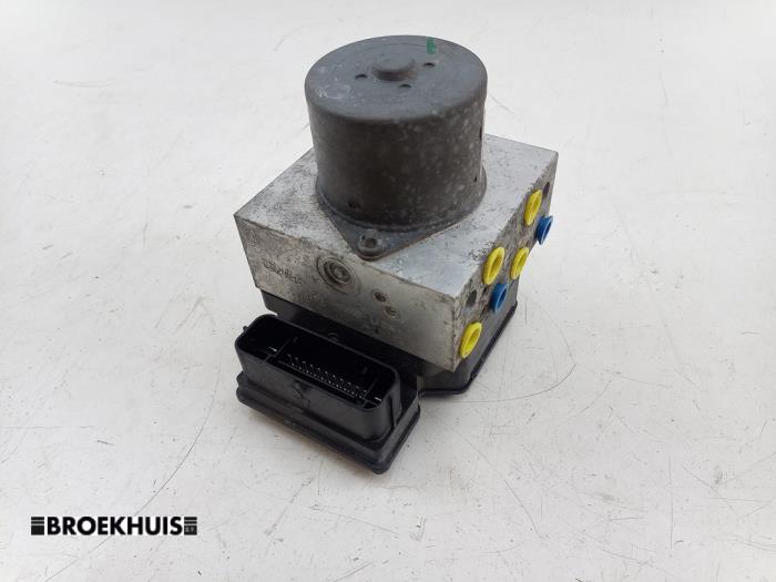 Gebruikte ABS Pomp Ford Mondeo IV Wagon 2.0 16V Prijs € 70,00 Margeregeling aangeboden door Autobedrijf Broekhuis B.V.