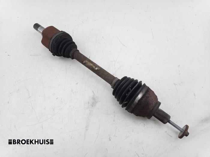 Gebruikte Aandrijfas links-voor Ford Mondeo IV Wagon 2.0 16V Prijs € 45,00 Margeregeling aangeboden door Autobedrijf Broekhuis B.V.