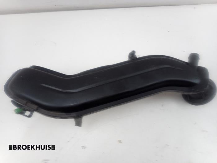Gebruikte Intercooler Buis Audi A3 Limousine (8VS/8VM) 1.5 35 TFSI 16V Prijs € 25,00 Margeregeling aangeboden door Autobedrijf Broekhuis B.V.