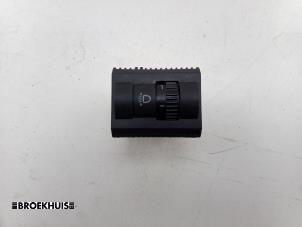 Gebruikte Schakelaar Koplamp Ihv Volkswagen Up! (121) 1.0 12V 75 Prijs € 10,00 Margeregeling aangeboden door Autobedrijf Broekhuis B.V.