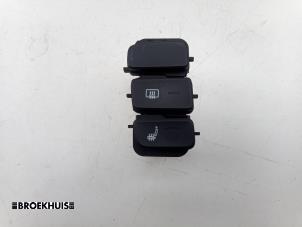 Gebruikte Stoelverwarmings Schakelaar Volkswagen Up! (121) 1.0 12V 75 Prijs € 15,00 Margeregeling aangeboden door Autobedrijf Broekhuis B.V.