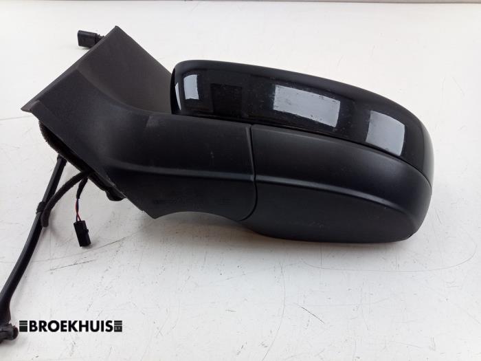 Buitenspiegel links van een Volkswagen Up! (121) 1.0 12V 75 2014